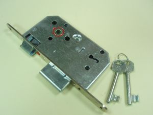 Брава MAUER обикновен ключ 70/50 мм.С никелирана челна планка.